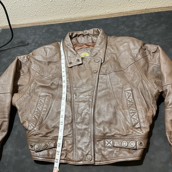 VTG Adventure Bound Wilsons Leather Bomber Jacket Distressed Aviator Moto Crop - Picture 6 of 16